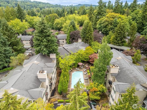 12040 100th Avenue NE J102, Kirkland WA 98034