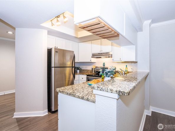 12040 100th Avenue NE J102, Kirkland WA 98034