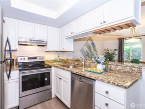 12040 100th Avenue NE J102, Kirkland WA 98034