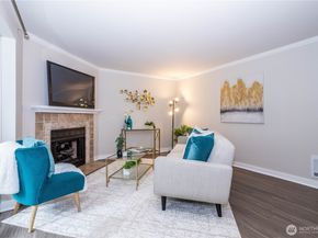 12040 100th Avenue NE J102, Kirkland WA 98034