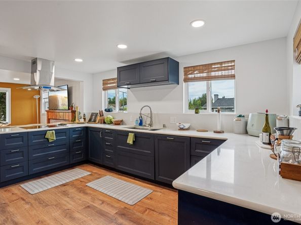 6902 35th Avenue SW, Seattle WA 98126