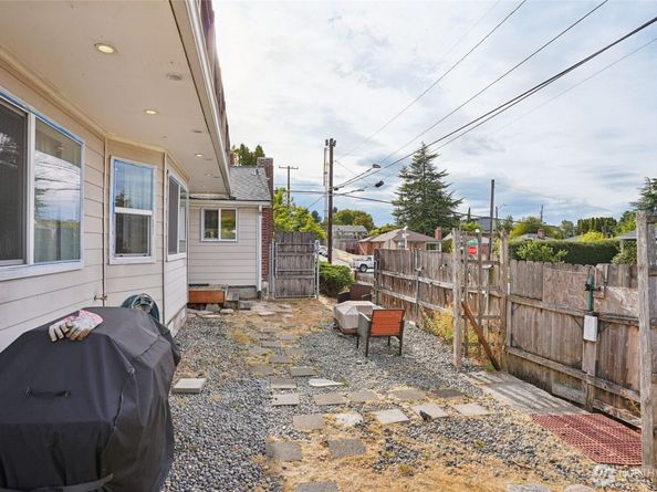 6902 35th Avenue SW, Seattle WA 98126