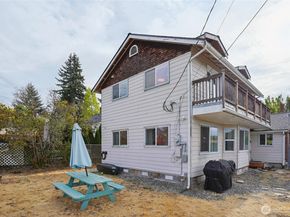 6902 35th Avenue SW, Seattle WA 98126