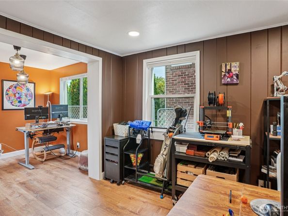 6902 35th Avenue SW, Seattle WA 98126