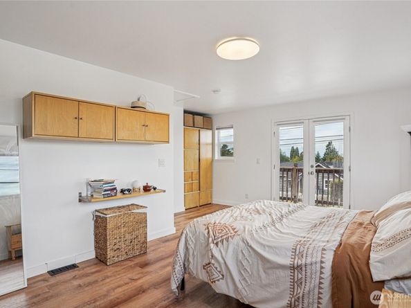 6902 35th Avenue SW, Seattle WA 98126
