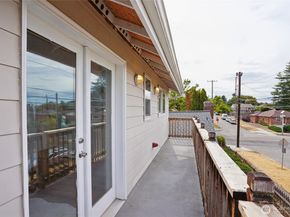 6902 35th Avenue SW, Seattle WA 98126