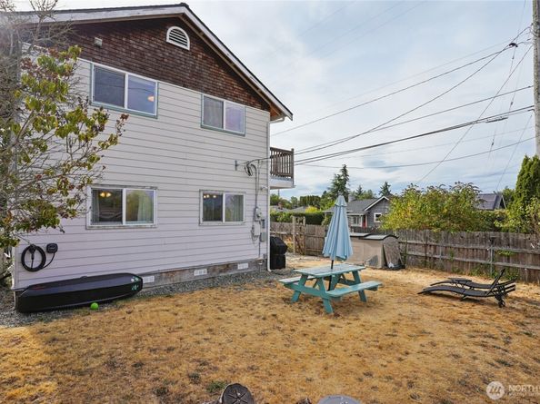 6902 35th Avenue SW, Seattle WA 98126