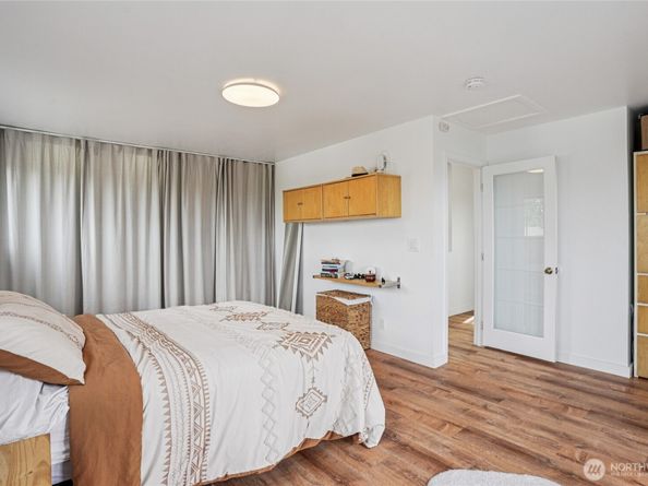 6902 35th Avenue SW, Seattle WA 98126
