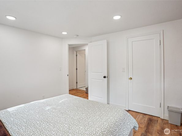 6902 35th Avenue SW, Seattle WA 98126