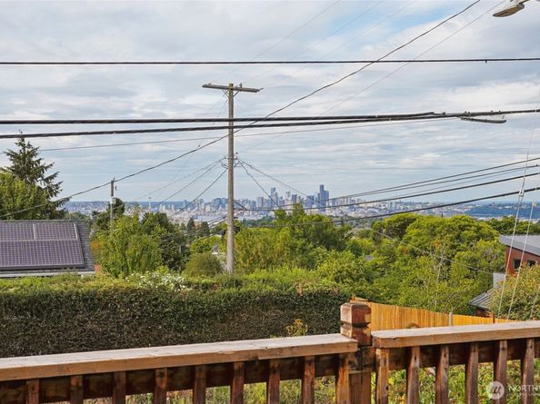 6902 35th Avenue SW, Seattle WA 98126