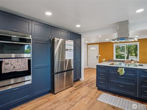 6902 35th Avenue SW, Seattle WA 98126