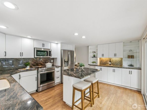 330 221st Street SE, Bothell WA 98021