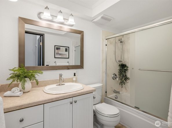 8010 NE 115th Way, Kirkland WA 98034