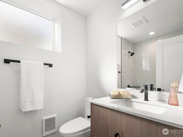 1804 B 28th Avenue S, Seattle WA 98144