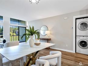 13846 NE 60th Way 118, Redmond WA 98052