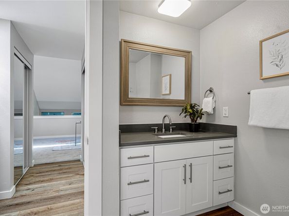 13846 NE 60th Way 118, Redmond WA 98052
