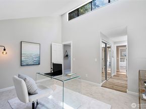 13846 NE 60th Way 118, Redmond WA 98052