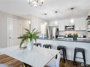 13846 NE 60th Way 118, Redmond WA 98052