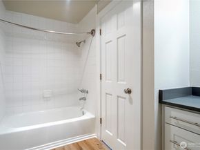 13846 NE 60th Way 118, Redmond WA 98052