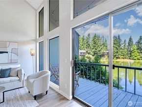 13846 NE 60th Way 118, Redmond WA 98052