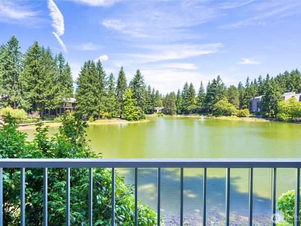 13846 NE 60th Way 118, Redmond WA 98052