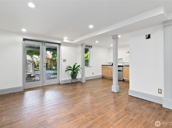 6540 19th Avenue NE, Seattle WA 98115