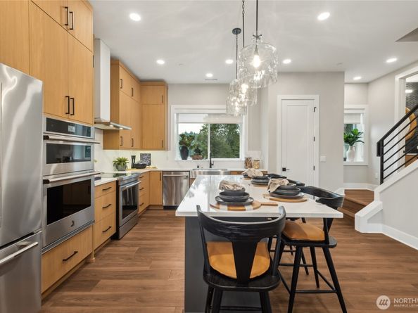 18814 99th Court NE B, Bothell WA 98011
