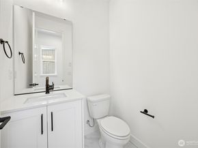 18814 99th Court NE B, Bothell WA 98011