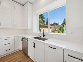 18814 99th Court NE B, Bothell WA 98011