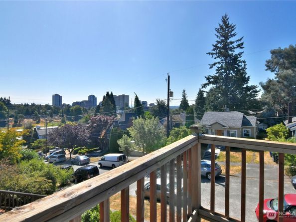 328 NE 52nd Street, Seattle WA 98105