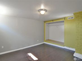 328 NE 52nd Street, Seattle WA 98105
