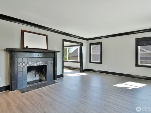 328 NE 52nd Street, Seattle WA 98105