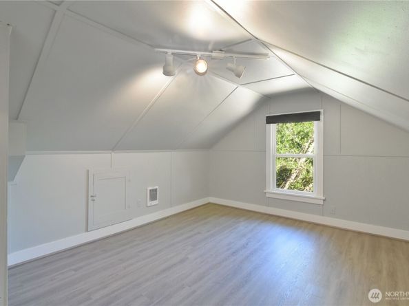 328 NE 52nd Street, Seattle WA 98105