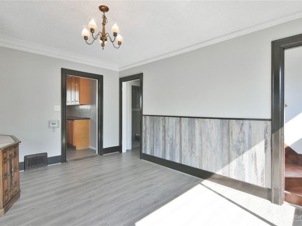 328 NE 52nd Street, Seattle WA 98105