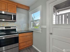 328 NE 52nd Street, Seattle WA 98105