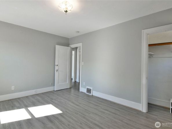 328 NE 52nd Street, Seattle WA 98105