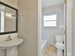 328 NE 52nd Street, Seattle WA 98105