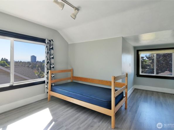 328 NE 52nd Street, Seattle WA 98105