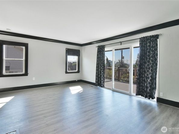 328 NE 52nd Street, Seattle WA 98105