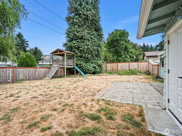 1423 212th Place SW, Lynnwood WA 98036