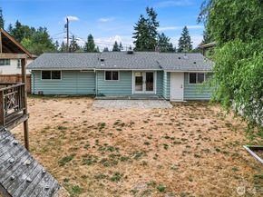 1423 212th Place SW, Lynnwood WA 98036