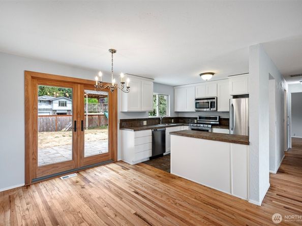 1423 212th Place SW, Lynnwood WA 98036
