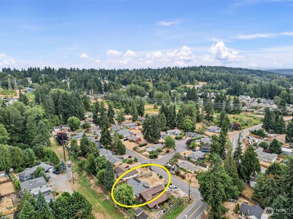 1423 212th Place SW, Lynnwood WA 98036