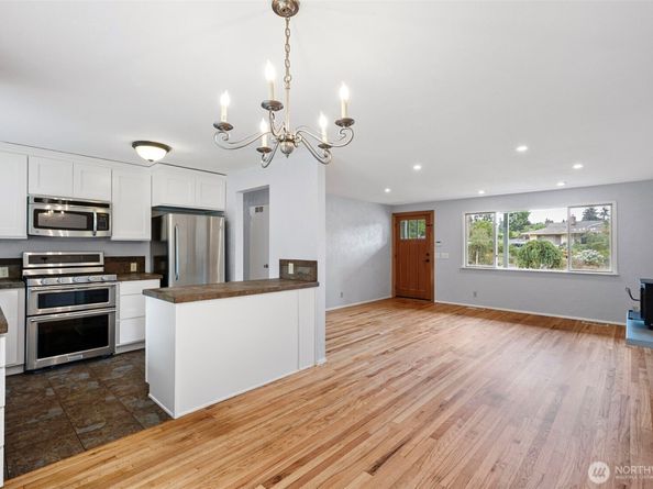 1423 212th Place SW, Lynnwood WA 98036