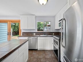 1423 212th Place SW, Lynnwood WA 98036