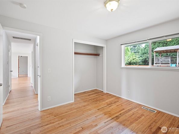 1423 212th Place SW, Lynnwood WA 98036