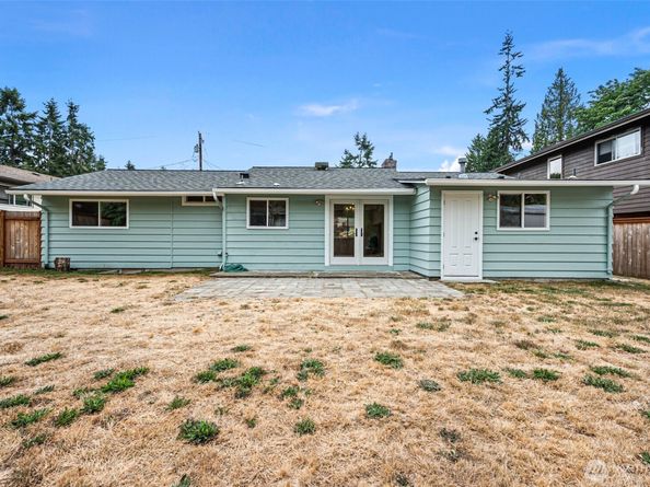 1423 212th Place SW, Lynnwood WA 98036