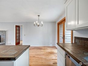 1423 212th Place SW, Lynnwood WA 98036