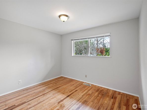 1423 212th Place SW, Lynnwood WA 98036