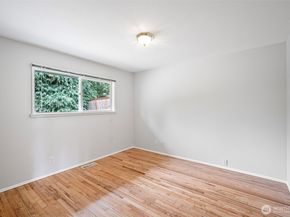 1423 212th Place SW, Lynnwood WA 98036